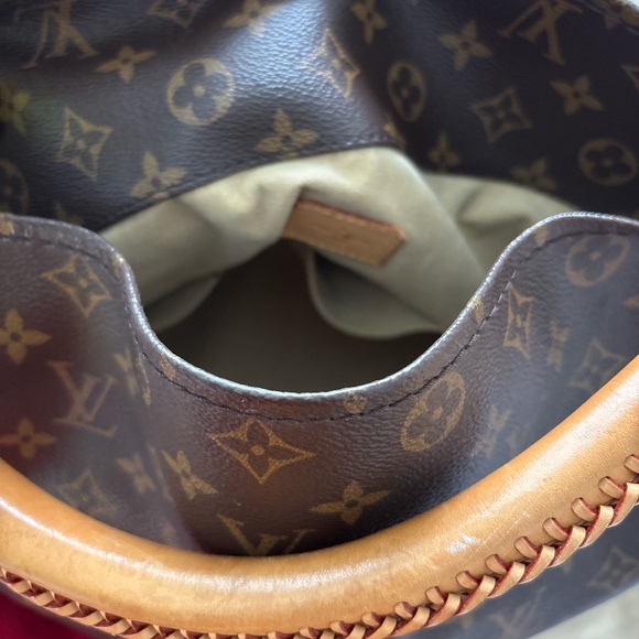 Authentic Louis vuttion monogram Artsy MM - Picture 3 of 7